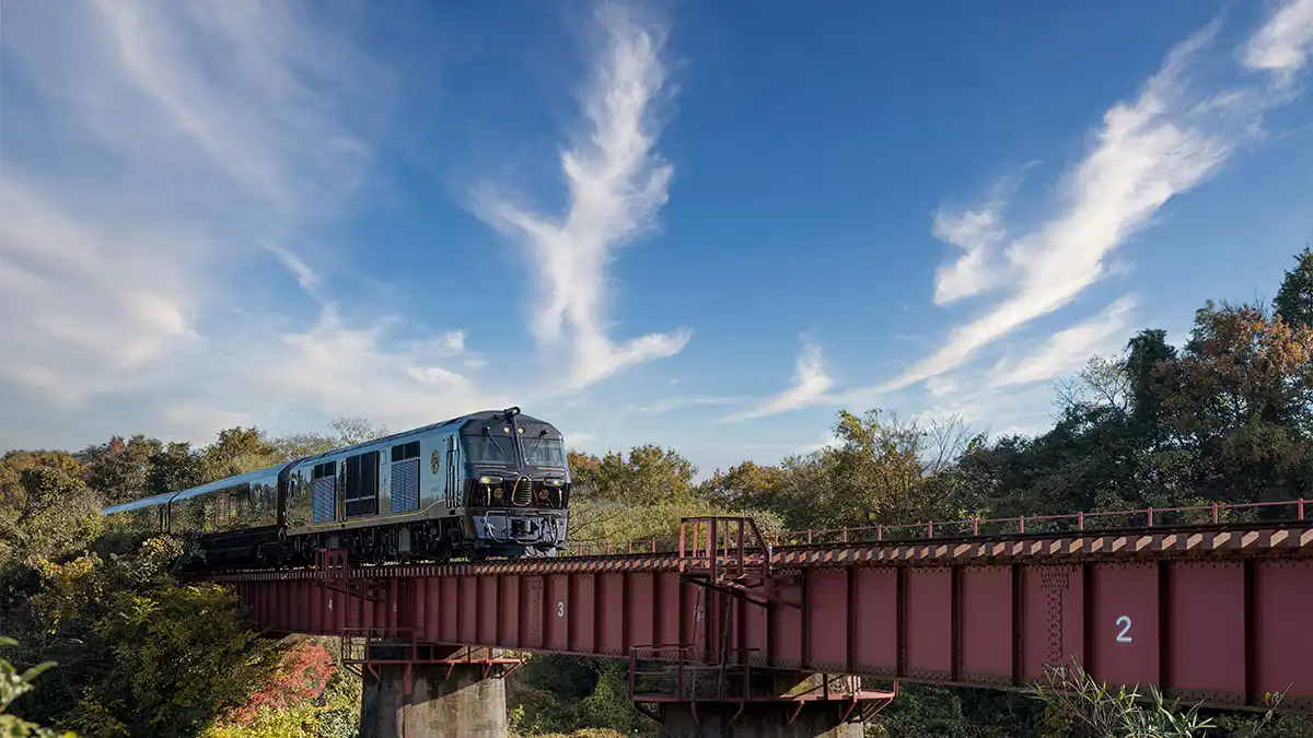九州七星列車，穿越橋樑，欣賞窗外蔓延的山川美景