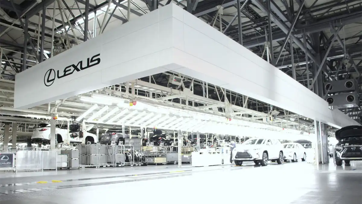 在融合創新技術與職人工藝的 Lexus 專屬工廠，深刻體驗 Lexus 的職人精神。